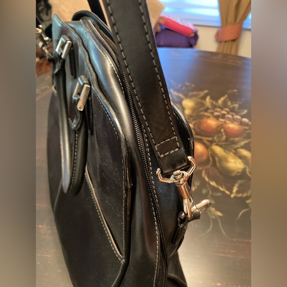 Levenger black leather briefcase with silver tone hardware, shoulder strap - Picture 5 of 7